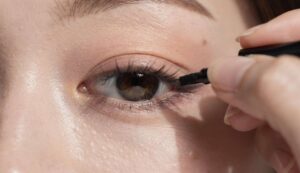 Zo breng je eyeliner aan als je hangende oogleden hebt